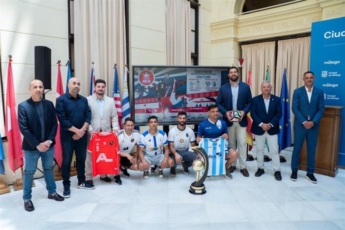 Presentación del 'II Torneo de la Amistad de fútbol playa'