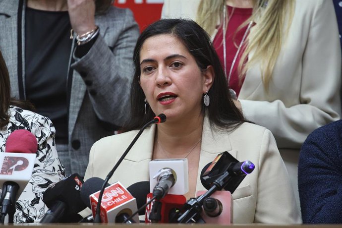 Santiago, 13 de Abril de 2026.  Los presidentes y secretarios generales de partidos de oposicion se reunen en la sede del Partido Socialista con alcaldes y alcaldesas de oposicion para abordar el alza en el costo de la vida, en el contexto de las