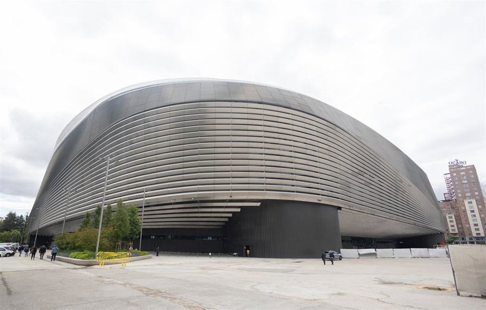 Fachada del Estadio Bernabéu, a 13 de mayo de 2026, en Madrid (España). El Papa León XIV visitará España del 6 al 12 de junio en un viaje apostólico con paradas en Madrid, Barcelona, Gran Canaria y Tenerife.