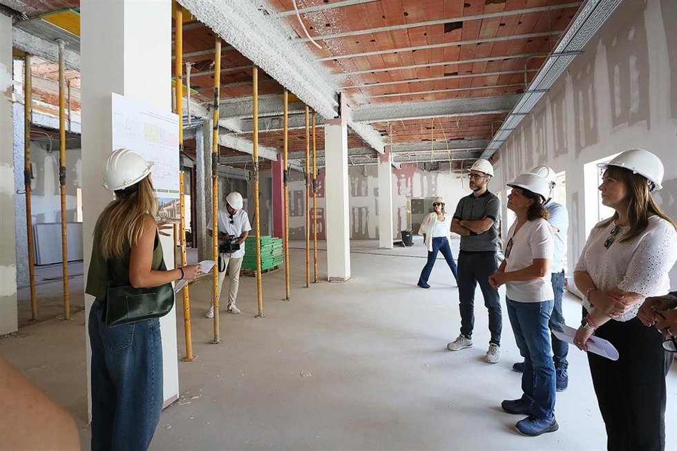 Visita a las obras de rehabilitación y acondicionamiento del futuro Centro de Dinamización Turística en el antiguo Hotel de Xorret de Catí