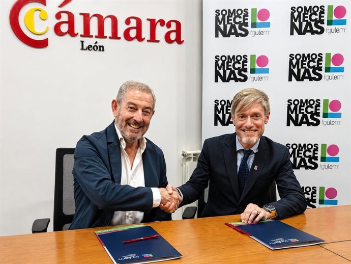 Javier Vega Corrales, representante de la Cámara Oficial de Comercio, Industria y Servicios de León (izquierda) y José Carlos Alonso Marcos, director de la Fgulem.