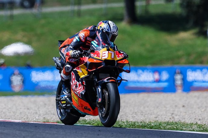 30 de maio de 2026, Scarperia e San Piero, Itália: Pedro Acosta, da Espanha, e a equipe Red Bull KTM Factory Racing, fotografados durante o 7º GP da MotoGP, o Grande Prêmio Brembo da Itália — 2ª sessão de treinos livres no Circuito de Mugello.