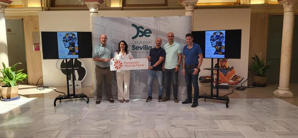 Presentación de la primera travesía solidaria a nado Ciudad de Lebrija