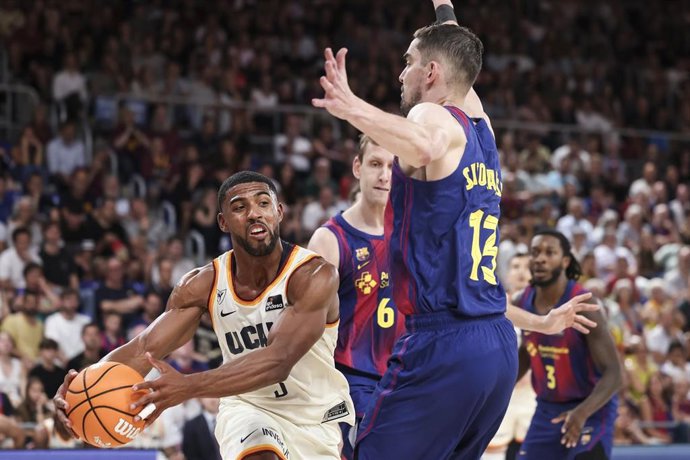 David DeJulius, del UCAM Murcia, durante el segundo partido de cuartos de final del Playoff de la Liga Endesa ante el Barça en el Palau Blaugrana