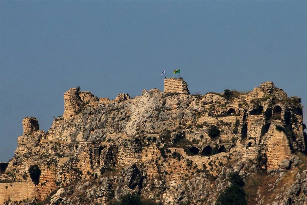 La bandera israelí sobre la fortaleza de Beaufort, en el sur de Líbano 