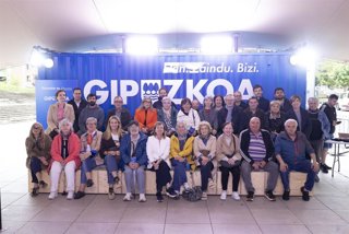 La iniciativa 'Ongizatearen plaza' de la Diputación suscita el diálogo activo sobre el bienestar integral en Pasaia