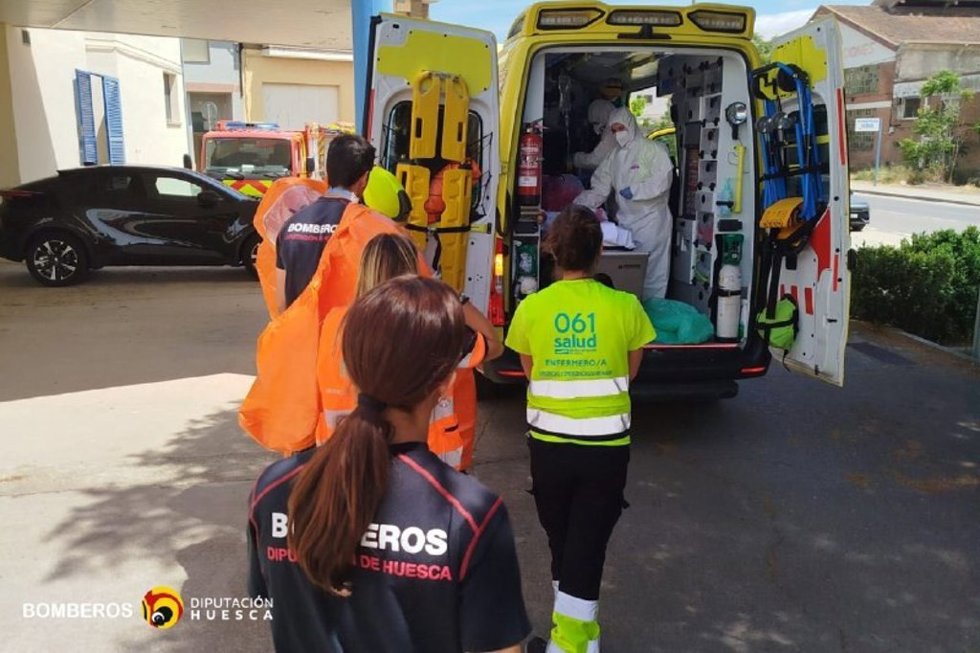 Ambulancia en la que ha sido trasladado el joven herido.