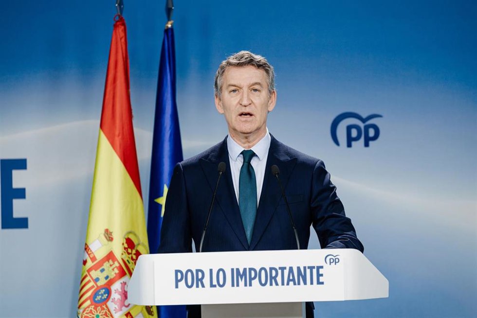 Archivo - El presidente del Partido Popular, Alberto Núñez Feijóo, durante una rueda de prensa, en la sede del PP, a 23 de enero de 2026, en Madrid (España).