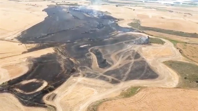 Estabilizado un incendio en un campo de cereal en el entorno de La Sotonera, tras afectar a unas 75 hectáreas.