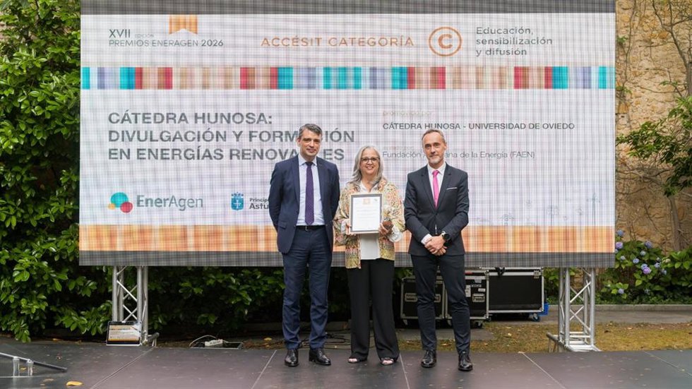 La Cátedra de HUNOSA recibe un premio EnerAgen por su labor de divulgación sobre las energías renovables.