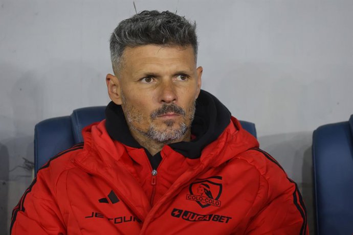 Futbol, Universidad Catolica vs Colo Colo Fecha 13, Liga de Primera 2026. El entrenador de Colo Colo Fernando Ortiz, es fotografiado durante un partido de primera contra Universidad Catolica disputado en el estadio Claro Arena en Santiago,