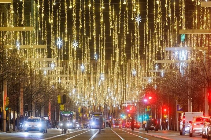El contrato de iluminación navideña incluye novedades en calle Alfonso, plaza de España y San Miguel-Salamero