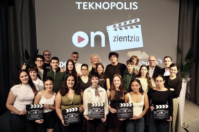 Premiados del concurso de vídeos ON ZIENTZIA, que organizan anualmente Elhuyar y Donostia International Physics Center (DIPC)