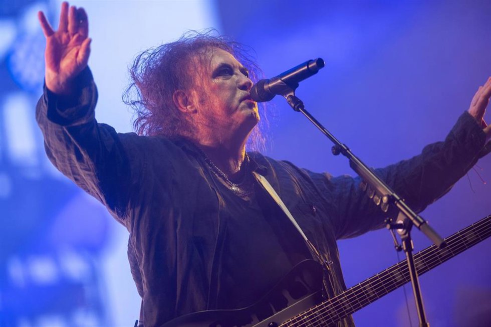 La banda británica The Cure durante una actuación en el Parc del Fòrum de Barcelona, a 5 de junio de 2026, en Barcelona, Catalunya (España). La banda liderada por el cantante Robert Smith inicia con este concierto su gira de festivales este verano.