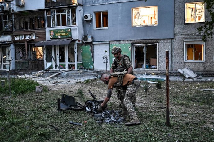 June 4, 2026, Zaporizhzhia, Ukraine: Law enforcers collect the wreckage of a strike drone used by Russian troops to attack a residential area in the Shevchenkivskyi district of Zaporizhzhia, Ukraine, June 4, 2026. Russian forces launched a drone strike on