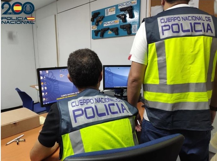 Agentes del Grupo de Atracos de la Policía Nacional.