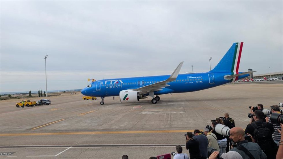 El avión en el que viaja el Papa León XIV aterriza este sábado 6 de junio en el aeropuerto Adolfo Suárez Madrid-Barajas a las 10.15 horas, unos minutos antes de la hora prevista de llegada. Se trata de un A320 NEO de la compañía Ita Airways.