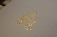 Almeida regala al Papa León XIV una edición especial de la obra 'A la muy antigua, noble y coronada Villa de Madrid'