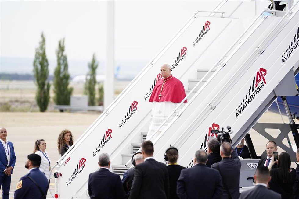El Papa León XIV aterriza en el Aeropuerto Adolfo Suárez Madrid-Barajas, a 6 de junio de 2026, en Madrid (España). El Papa León XIV inicia una visita oficial a España que incluye varios actos institucionales y religiosos. Durante su estancia, el pontífice