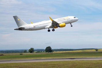 Archivo - Un avión de la compañía Vueling como imagen de recurso