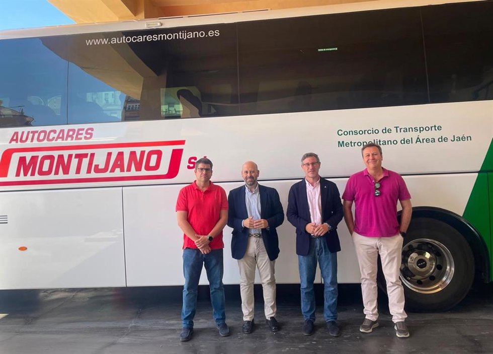 La Ruta VJA-026 gestionada por Autocares Montijano potencia la conexión de los vecinos de Pegalajar con la capital jiennense.