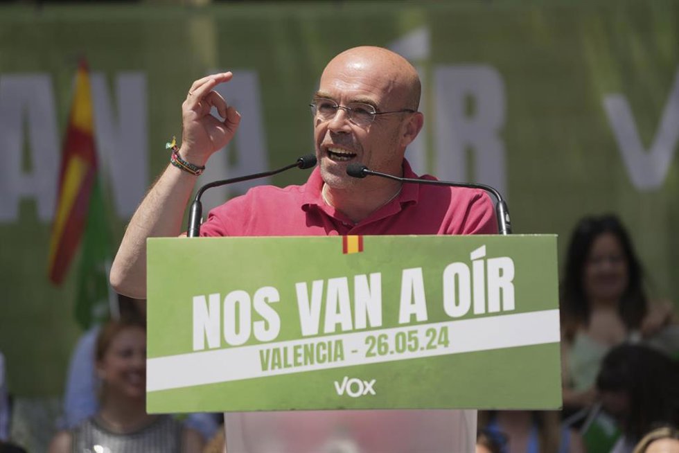 Archivo - El jefe de la delegación de VOX en Europa, Jorge Buxadé, durante un acto de campaña de VOX, en Valencia, en imagen de archivo.