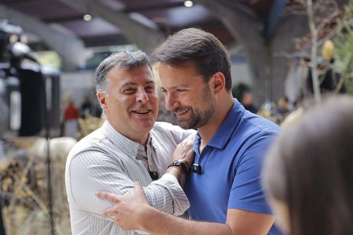 Álvaro Queipo, A La Derecha