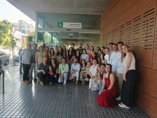 El Distrito Sanitario Córdoba y Guadalquivir da la bienvenida a sus 28 nuevos residentes de medicina y enfermería.