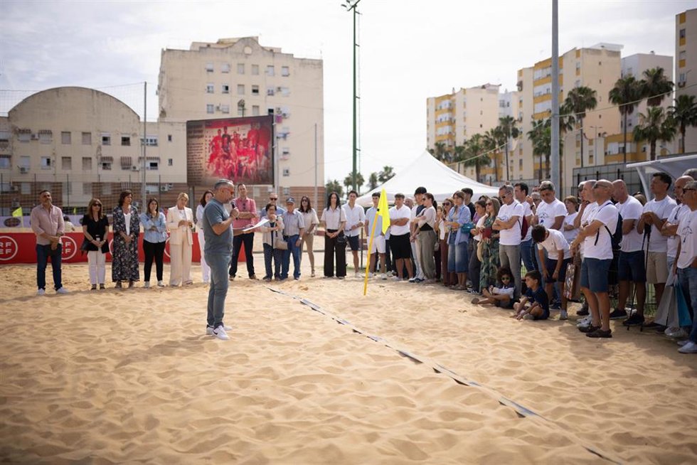 Huelva rinde tributo eterno a David Cordón dando su nombre al campo de fútbol playa de la ciudad.