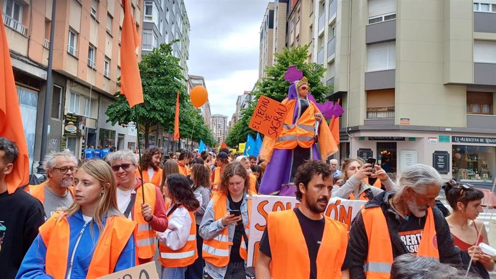 Manifestación por el derecho a la vivienda en Gijón