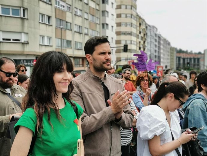 El secretario xeral de Movemento Sumar Galicia, Paulo Carlos López, en la manifestación por la vivienda en Santiago, a 6 de junio de 2026.