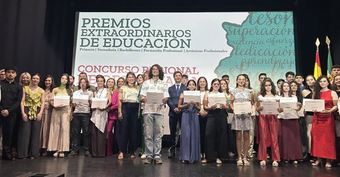 La Consejería de Educación de la Junta de Extremadura reconoce a 65 alumnos en los Premios Extraordinarios y de Ortografía