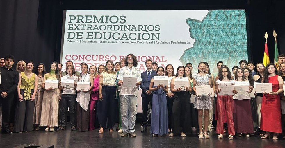 La Consejería de Educación de la Junta de Extremadura reconoce a 65 alumnos en los Premios Extraordinarios y de Ortografía