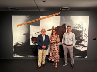 Imagen de la alcaldesa de València, María José Catalá, junto al preseidente de la Fundación Bancja, Rafael Alcón, y el portavoz nacional del PP y vicesecretario de Cultura y Deporte, Borja Sémper.