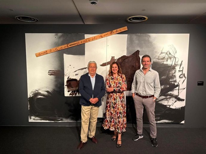 Imagen de la alcaldesa de València, María José Catalá, junto al preseidente de la Fundación Bancja, Rafael Alcón, y el portavoz nacional del PP y vicesecretario de Cultura y Deporte, Borja Sémper.