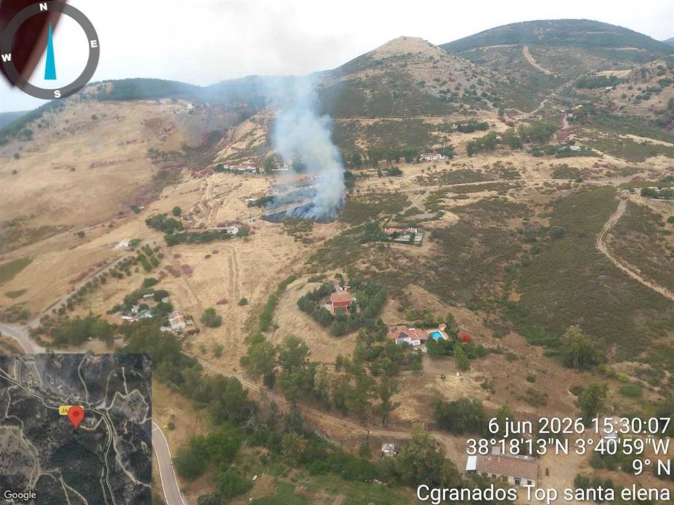 Incendio declarado en La Carolina (Jaén) el 6 de junio de 2026.