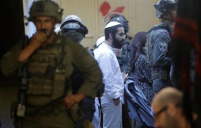 Militares israelíes protegen a colonos en Cisjordania 