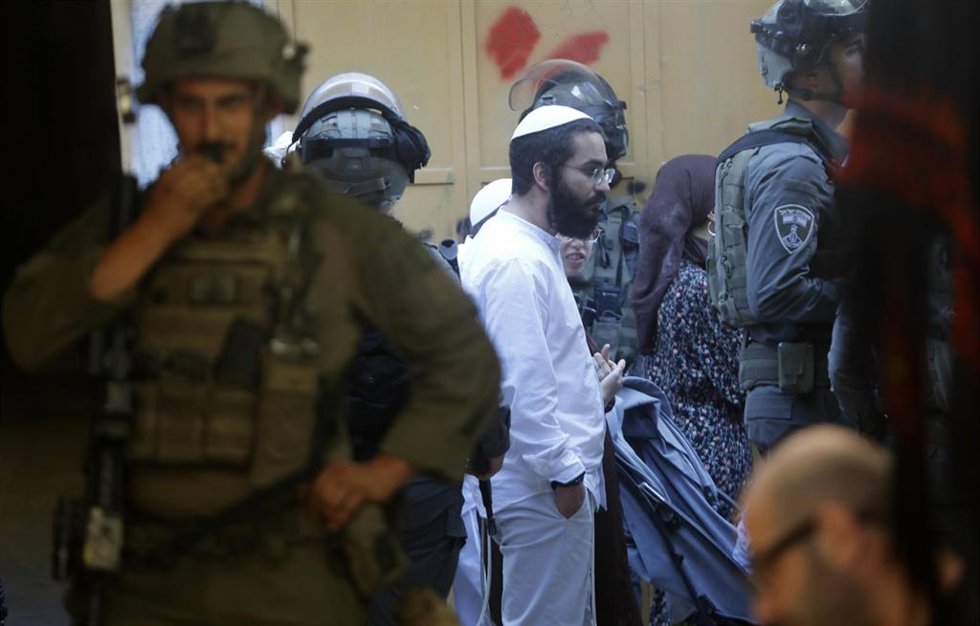 Militares israelíes protegen a colonos en Cisjordania 