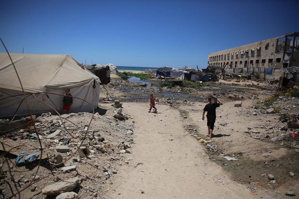 Imagen de archivo de niños desplazados palestinos en la ciudad de Gaza durante la guerra 