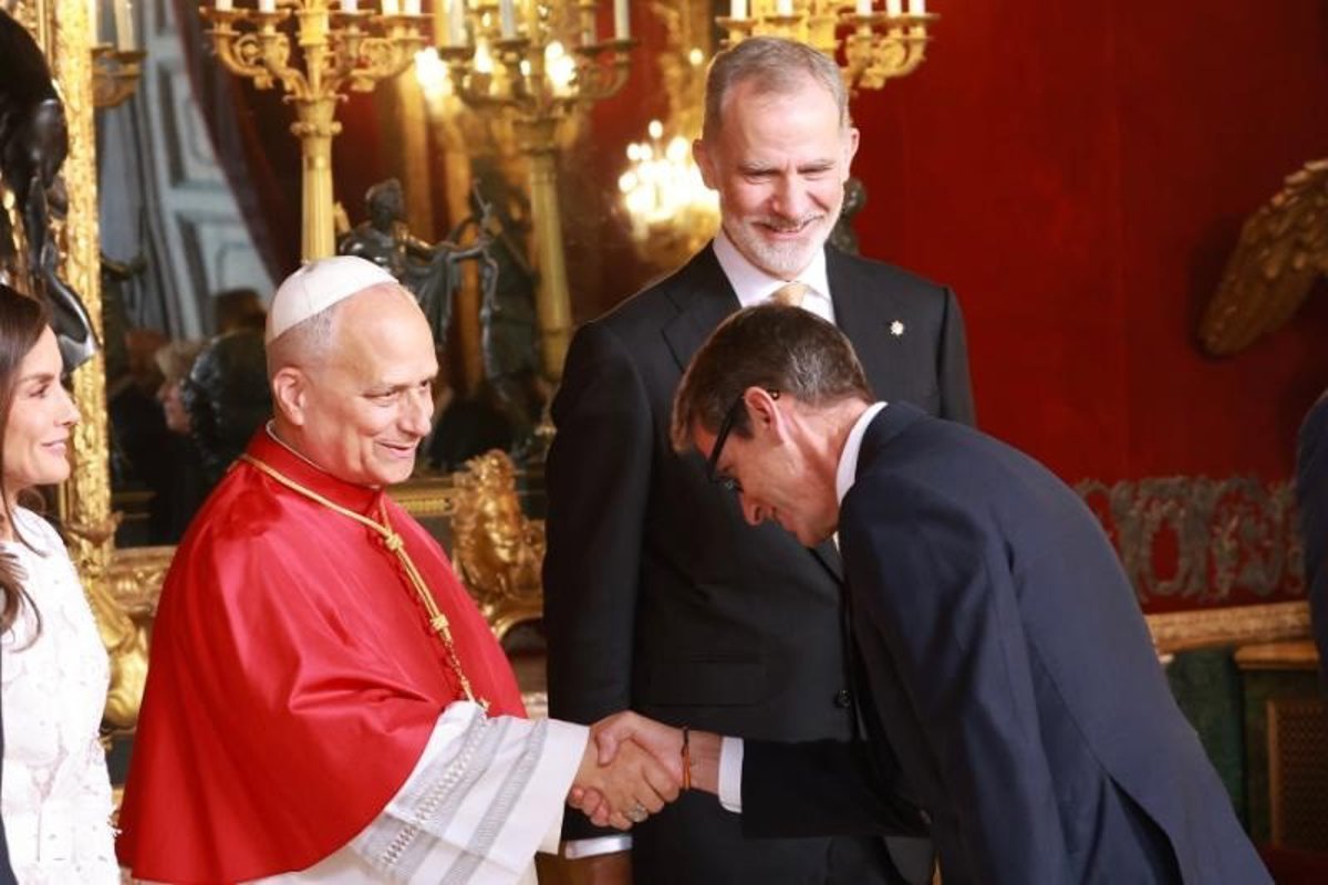 Capellán asiste al acto de bienvenida a Su Santidad el Papa León XIV