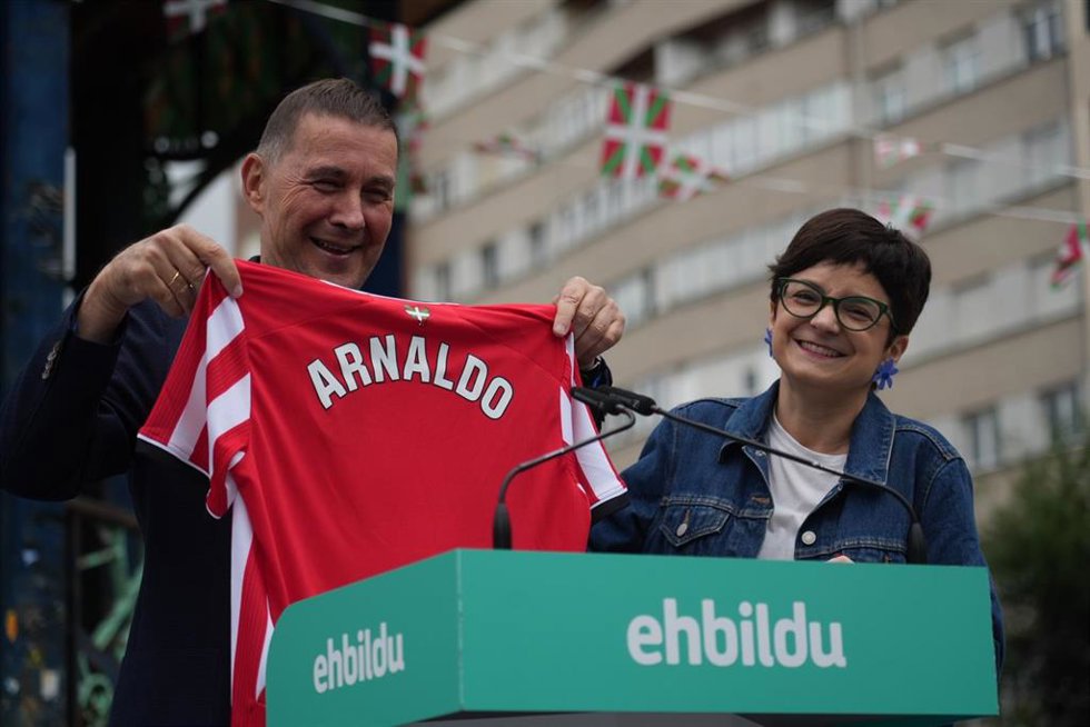 Arnaldo Otegi y María del Río