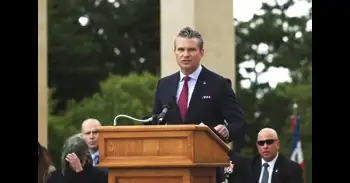 Hegseth compara el desembarco de Normandía con la "invasión" de inmigrantes en costas de España y otros países