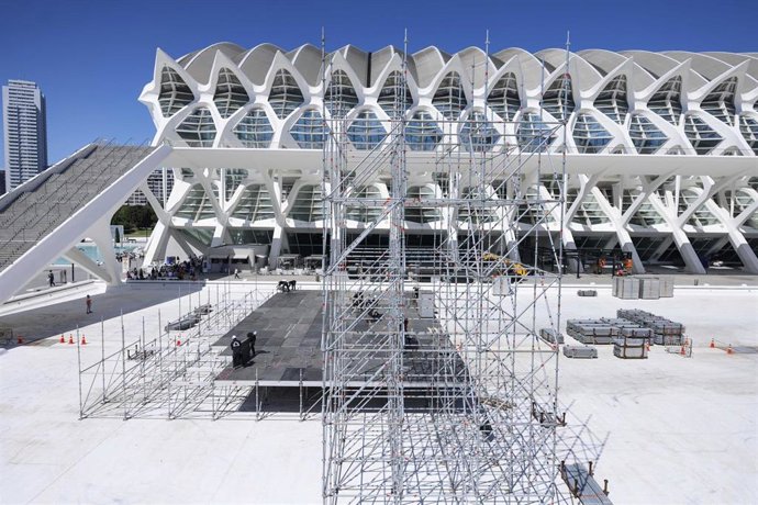 Preparativos para el Festival de les Arts, en la Ciudad de las Artes y las Ciencias, a 28 de mayo de 2026, en Valencia, Comunidad Valenciana (España).