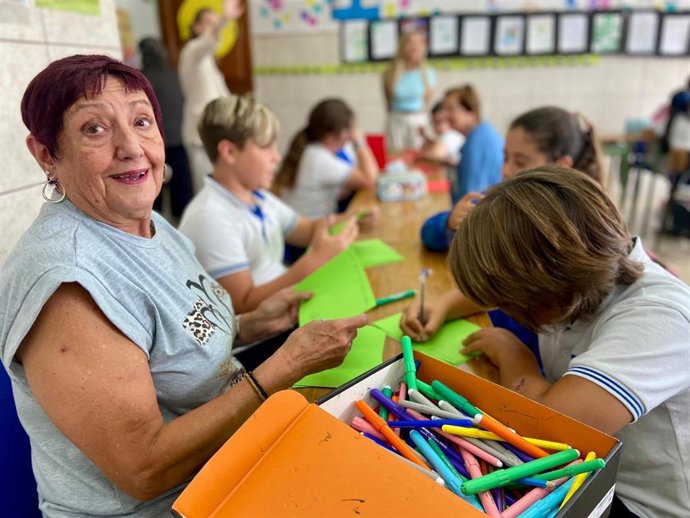 El Consell destaca el valor de relaciones entre generaciones en el cierre del proyecto 'Llenamos el mundo de emociones'.