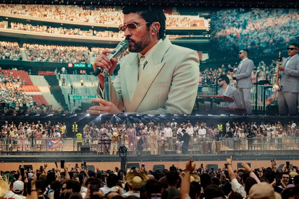 El cantante Bad Bunny actúa durante un concierto, en el Riyadh Air Metropolitano, a 30 de mayo de 2026, en Madrid (España).