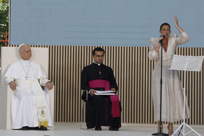 El Papa León XIV durante su visita a los operadores y asistidos del proyecto social CEDIA 24 horas, a 6 de junio de 2026, en Madrid (España). El Papa León XIV visita el centro de información y acogida de Cáritas donde se desarrolla el proyecto social CEDI