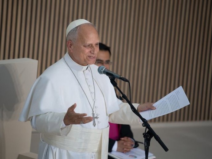 El Papa León XIV durante su visita a los operadores y asistidos del proyecto social CEDIA 24 horas