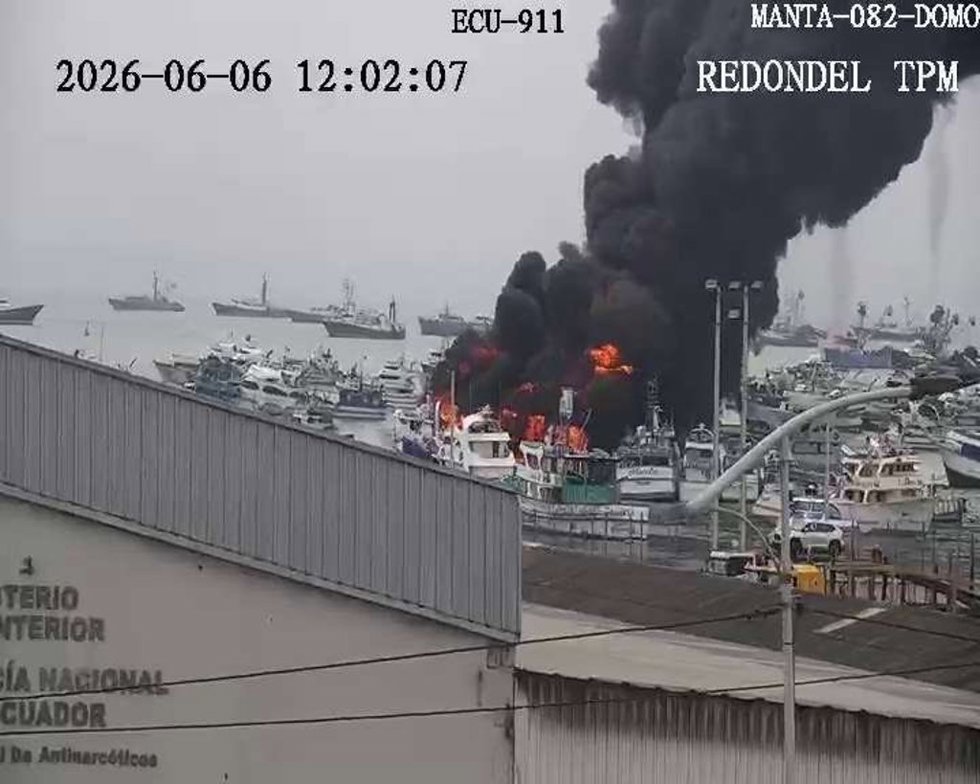 Al menos 35 embarcaciones destruidas por un incendio en un puerto de Ecuador