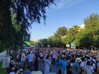 Miles de fieles esperan ya al Papa en Cibeles tras ocupar sus puestos a la carrera