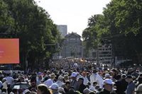 Más de un millón de fieles asisten a la misa de Cibeles con León XIV